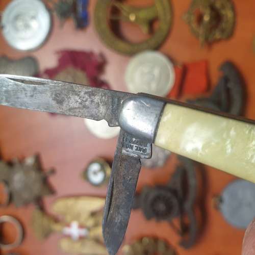 A collection of War Medals, Badges & Memorabilia | Bid to Take All | Crazy R1 Start