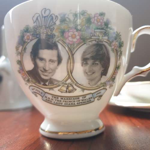 British Royal Family Commemorative Memorabilia - Bid to take all