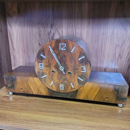 Vintage Mantle Clock | Keeps time and Chimes, but needs a service