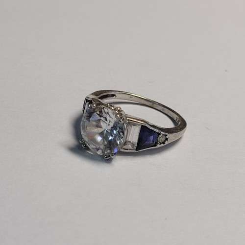 Beautiful 925 Sterling Silver Ring with CZ and blue Stone