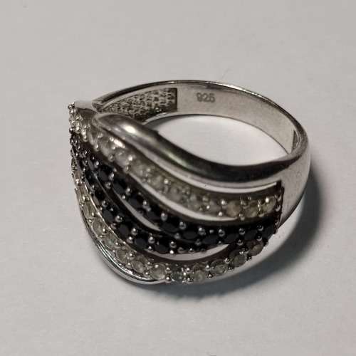 Beautiful 925 Sterling Silver Ring with Black and Clear Cubic Zirconias