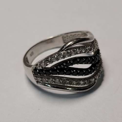 Beautiful 925 Sterling Silver Ring with Black and Clear Cubic Zirconias