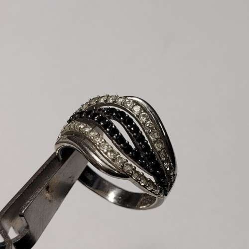 Beautiful 925 Sterling Silver Ring with Black and Clear Cubic Zirconias