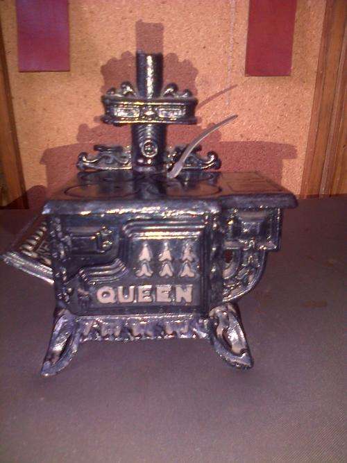 QUEEN ANN MINATURE COAL STOVE