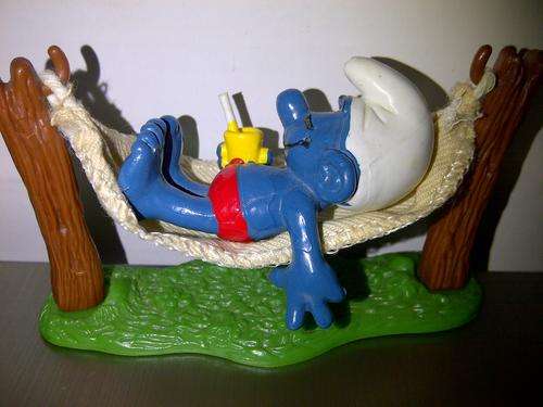 Hammock Smurf #40226 MINT!! Schleich Peyo 1981