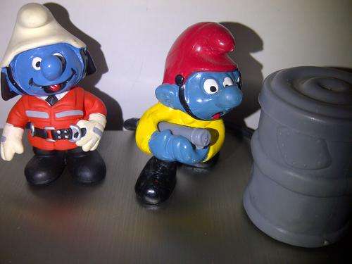 Fireman Smurfs.Old and new, #40216 rare version with red helmit #20465 Schleich Peyo