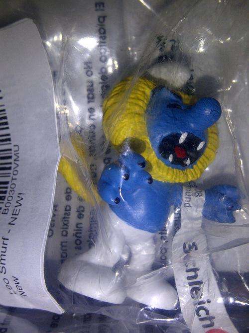 Leo Smurfs #20724 MINT in original bag. Schleich Peyo