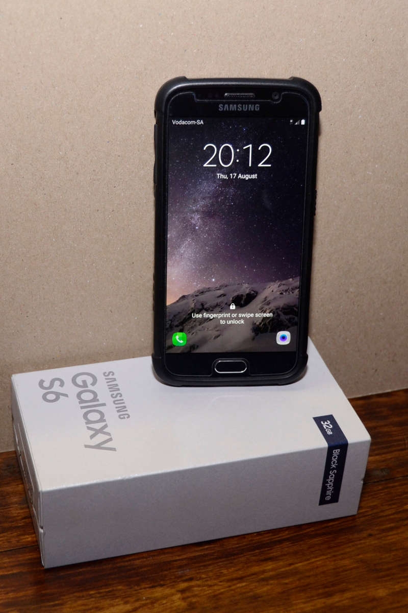 Samsung Galaxy S6 (Sapphire Black, 32GB)