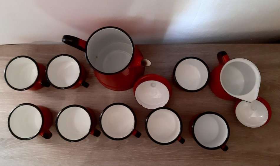 NEW! Red enamel Coffee/Tea Set *POLAND Enamelware* Cofee/Tea pot, Milk jug, sugar & 7 mugs