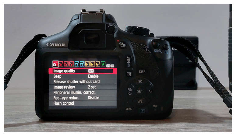 Canon EOS 1300D DSLR Camera with 18-55mm DC, 75-300mm, 8GB SD Card & Bag, AS NEW! Shuttercount 5620.