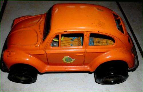 OLD TIN VOLWAGEN BEETLE TOY