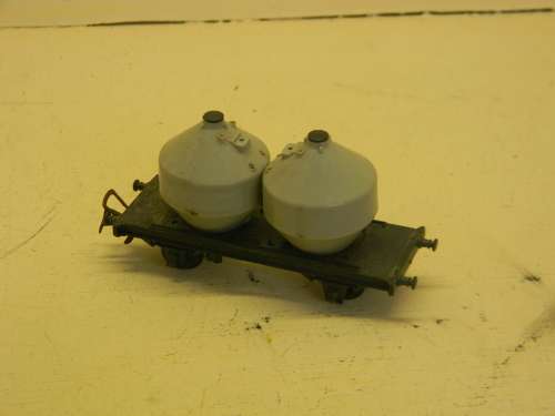 FLAT BED WITH MILT CANS