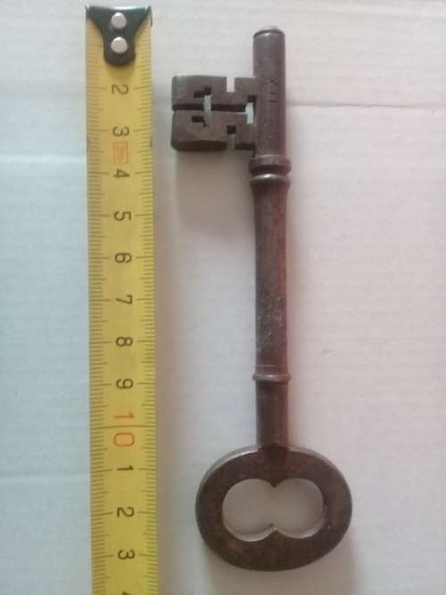ANTIQUE KEY
