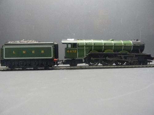 HOMBY FLYING SCOTSMAN LOCOMOTIVE & TENDER 4472