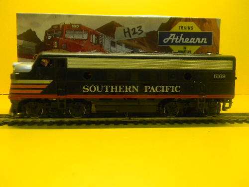 ATHEARN SP BLACK WIDOW  LOCOMOTIVE (BOXED)