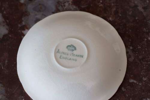 Rare Cream and Gilt -- 20pc ALFRED MEAKIN Coffee set. The Rest pattern circa 1945-1950