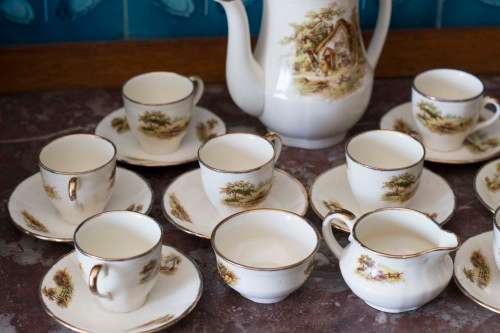 Rare Cream and Gilt -- 20pc ALFRED MEAKIN Coffee set. The Rest pattern circa 1945-1950