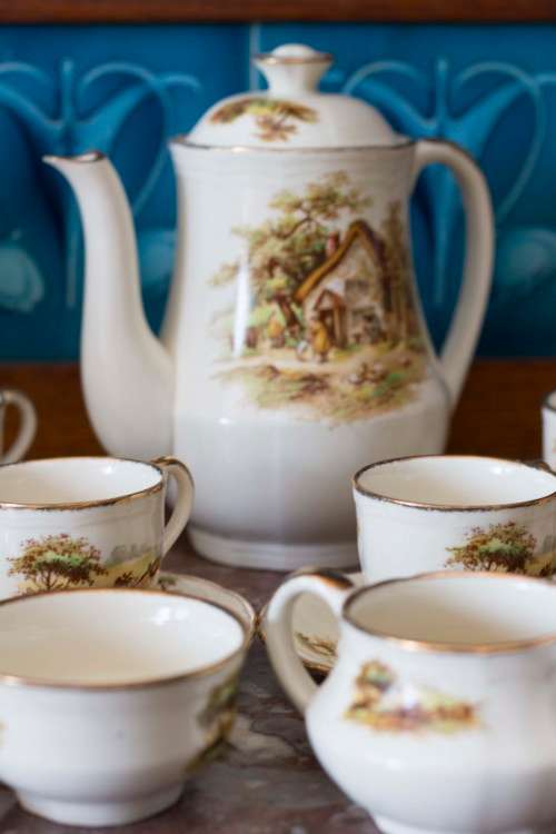 Rare Cream and Gilt -- 20pc ALFRED MEAKIN Coffee set. The Rest pattern circa 1945-1950