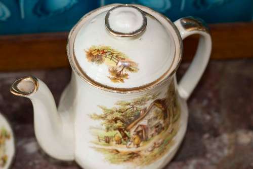 Rare Cream and Gilt -- 20pc ALFRED MEAKIN Coffee set. The Rest pattern circa 1945-1950