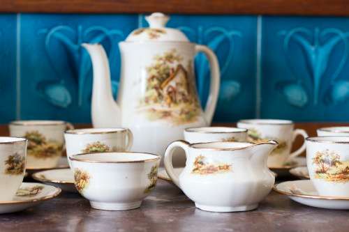 Rare Cream and Gilt -- 20pc ALFRED MEAKIN Coffee set. The Rest pattern circa 1945-1950