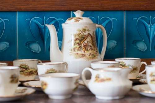 Rare Cream and Gilt -- 20pc ALFRED MEAKIN Coffee set. The Rest pattern circa 1945-1950