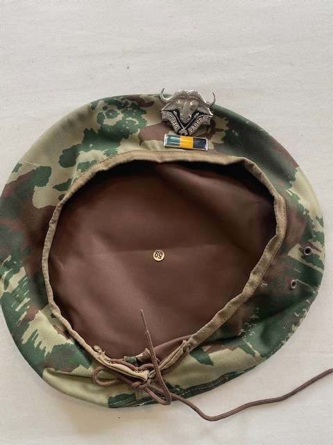 32 Battalion Pomfret Beret badge and bar All pins Original