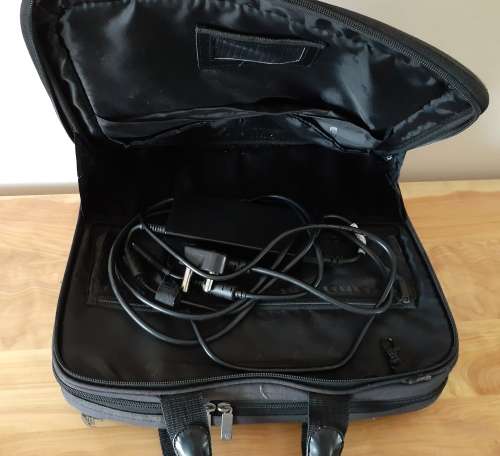 HP Laptop Intel(R) Core(TM)2 Duo CPU with Bag, Charger and Docking Station