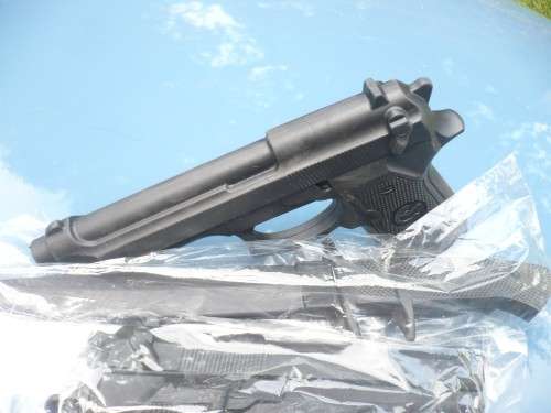 RUBBER TRAINING GUN Z88 OR REVOLVER TOP QUALITY, SAME SIZE AS REAL FIREARM