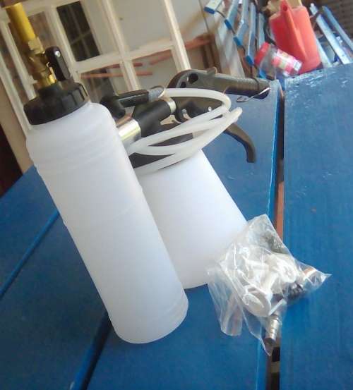 MAC AFRIC Pneumatic Brake Bleeder