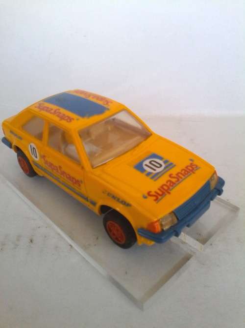 YEAR END STOCK CLEARANCE SALE! - Scalextric Ford Escort XR3i Super Snaps