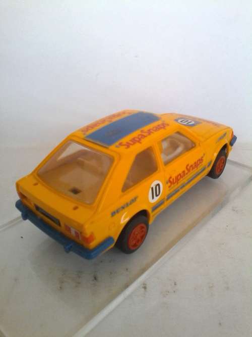 YEAR END STOCK CLEARANCE SALE! - Scalextric Ford Escort XR3i Super Snaps