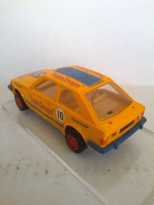 YEAR END STOCK CLEARANCE SALE! - Scalextric Ford Escort XR3i Super Snaps