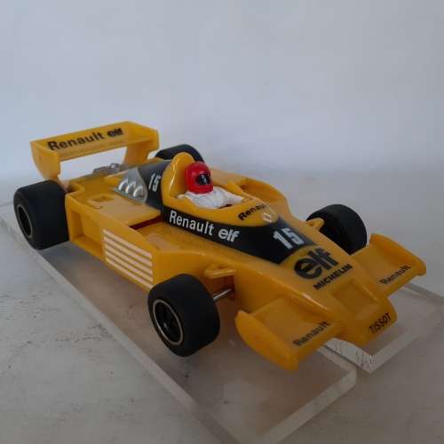 YEAR END STOCK CLEARANCE SALE: Scalextric C134 Renault RS03 Formula 1
