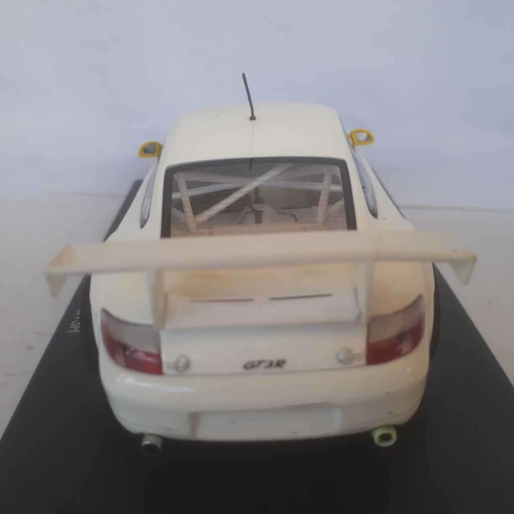 Auto Art 13076 Porsche 911 GT3R Boxed