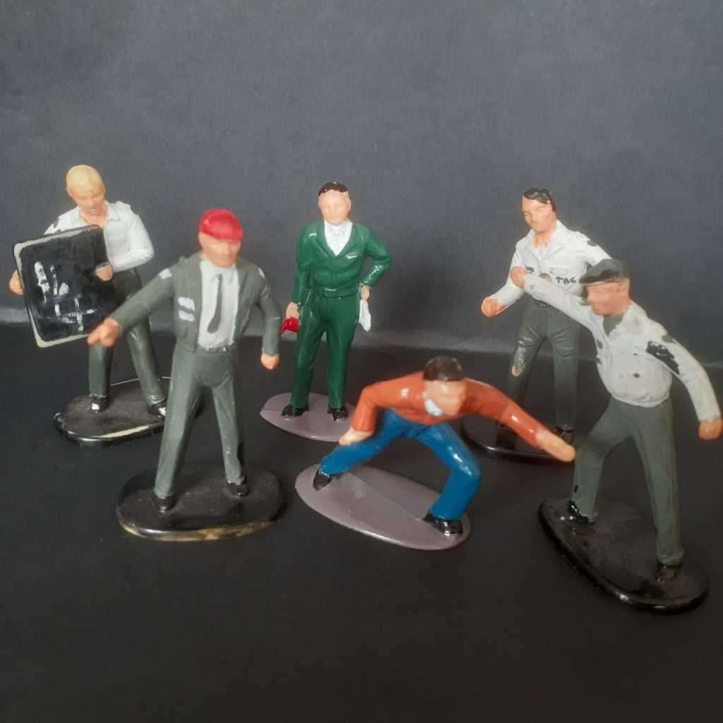 6 x Scalextric Figures Pit Mechanics and Officials