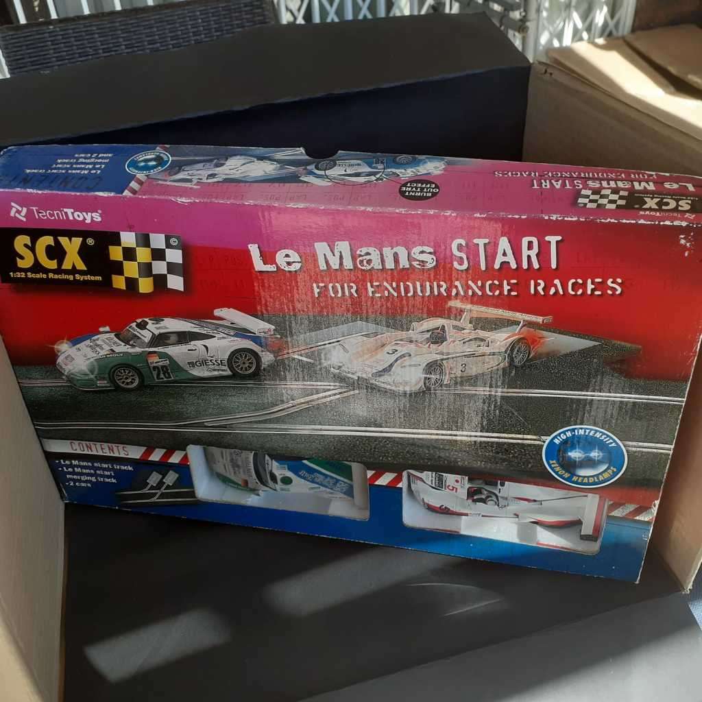 SCX 69050 Le Mans Start Set with 2 Cars Boxed