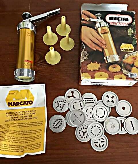 Vintage,Never used. Marcato Ampia Biscuits Maker Cookie Press 20 Discs 4 Tips Excellent Condition.