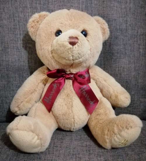 Top Quality Teddy Bear from the Harrod`s England Collection. 26cm Tall