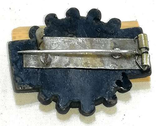 Antique Bakelite Mourning Brooch. 4cm Long x 3,5cm Diameter