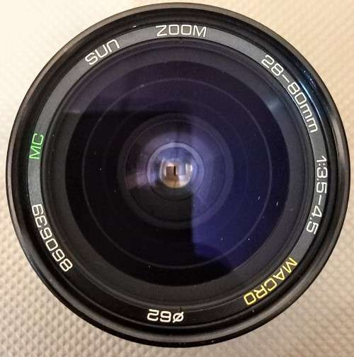 Sun MC Macro Zoom Lens. 28 - 80mm, 1: 3.5 - 4.5 Canon FD Mount. In working condition