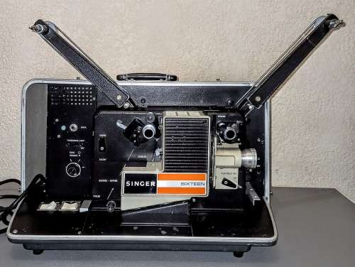 Rare Vintage Singer Sixteen 16mm Film Projector in Carry Case in Working Condition