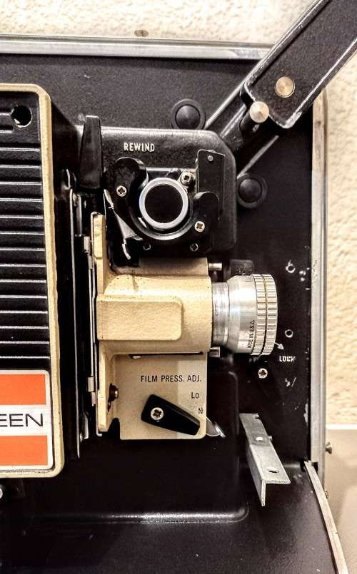 Rare Vintage Singer Sixteen 16mm Film Projector in Carry Case in Working Condition