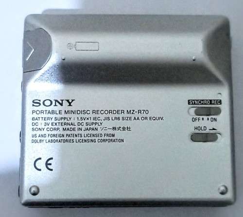 Sony Walkman Mini Disc Player / Recorder Model MZ-R70 in Working Condition