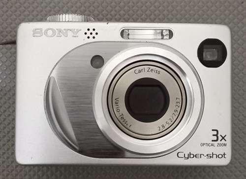 Sony Cyber-Shot DSC-W1, 5.1 MegaPixel Digital Camera in Working Condition