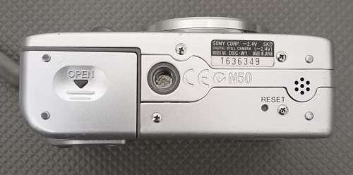 Sony Cyber-Shot DSC-W1, 5.1 MegaPixel Digital Camera in Working Condition