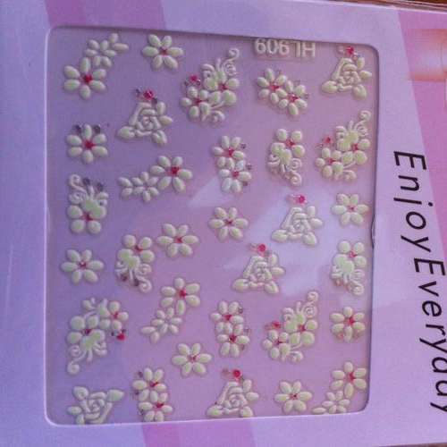 NAIL ART - GLOW IN THE DARK