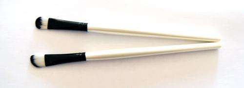 MAKEUP BRUSHES - CONCEALER - QUALITY - WOODEN HANDLE - TAPERED - NYLON FIBRE