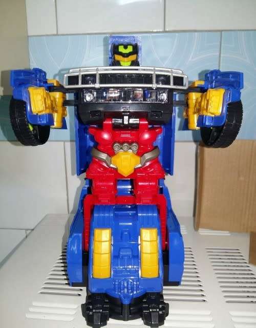 Racing pro warrior car robot