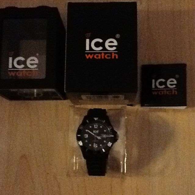 Black Ice-Watch Unisex with Silicone Strap