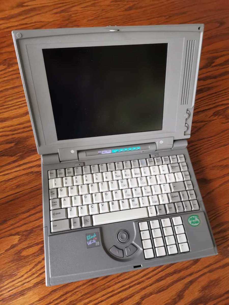 Vintage LAPTOP Sunrack Black and white 310 * STUNNING*